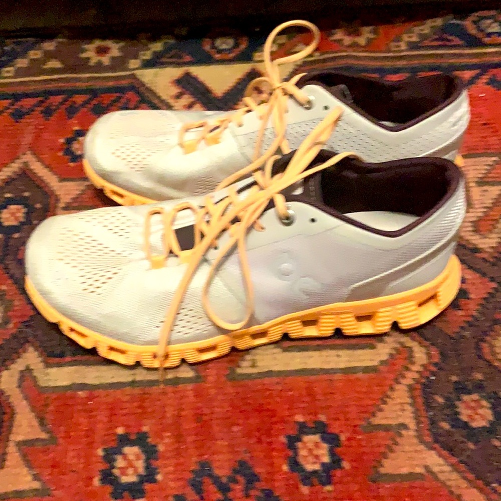 On Cloud Cloud X Women’s size 9